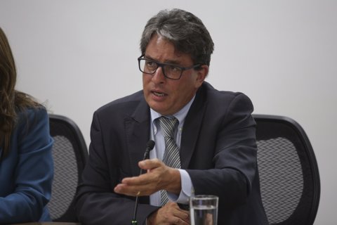 Carrasquilla fue llamado por el Senado para explicar el préstamo a Avianca