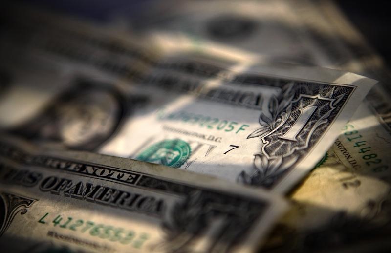 Sube el dólar a la espera de la comparecencia de Powell